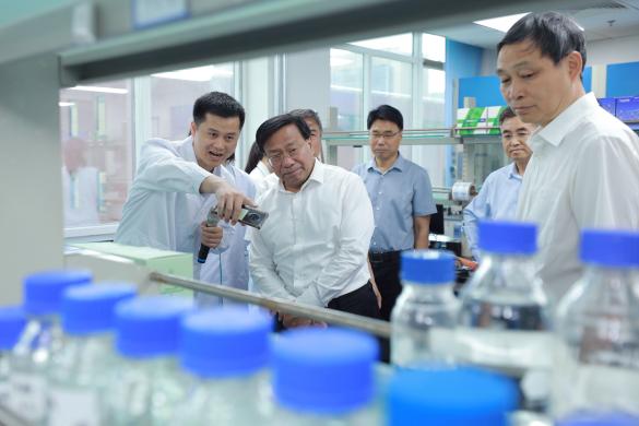 韩俊在中国农业科学院调研时强调 发挥好“国家队”作用 聚焦“四个面向” 更好服务高水平农业科技自立自强